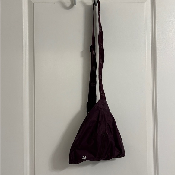 Sweaty Betty Pathfinder Lightweight Packable Jacket in Plum Red Size Medium - Picture 11 of 11